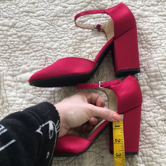 Ruby slippers! 🌪🌈🌹👠 - Picture 3 of 5